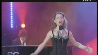 Elena Roger en vivo en el programa Susana Gimenez interpretando L'accordeoniste (Piaf)